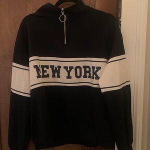 H&M New York quarter zip sweatshirt size medium.